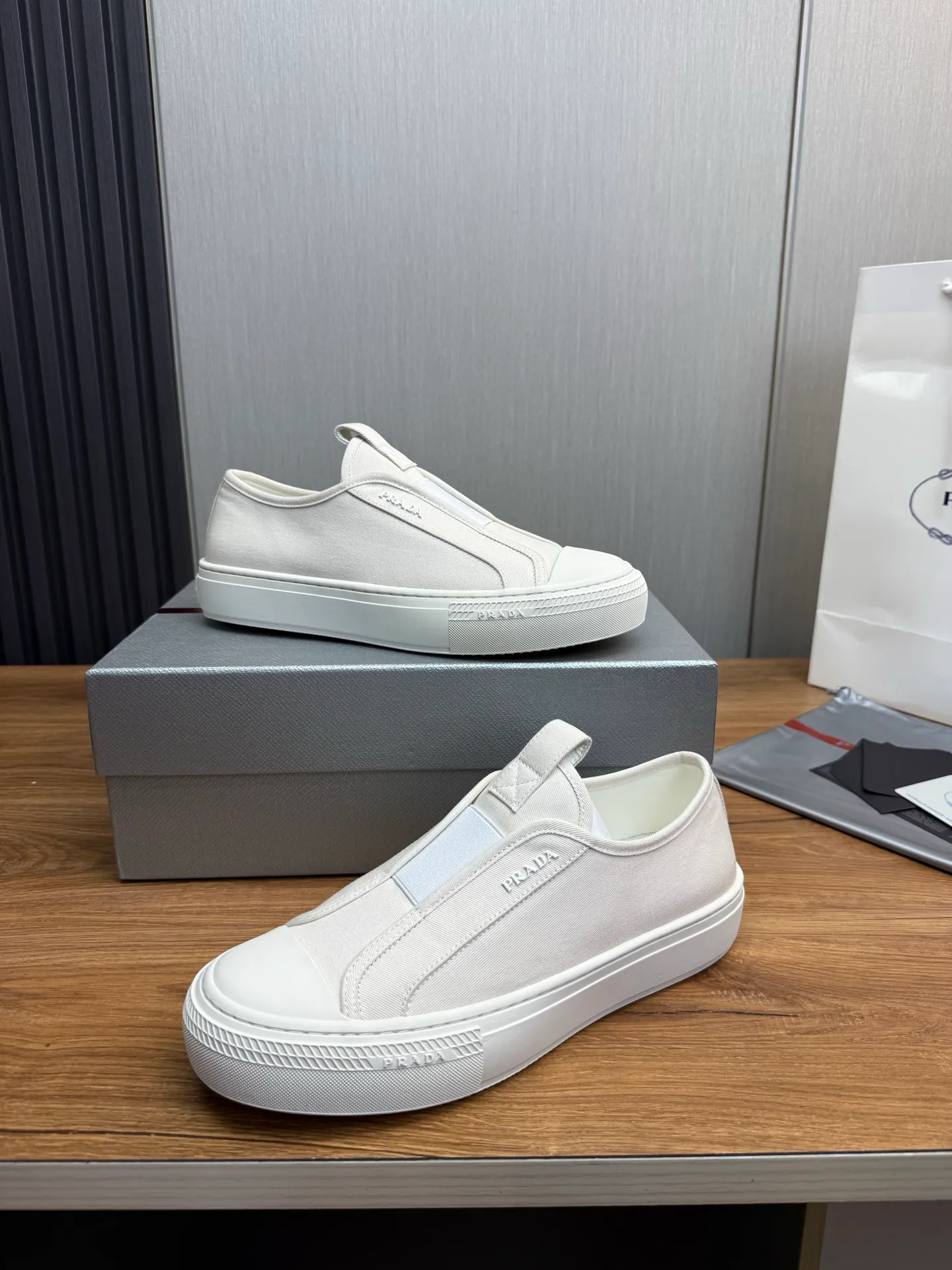 Men's shoes 560💰 [PRADA] Popular canvas shoes in the men's shoe counter, synchronized with the official website, 1 high-quality shipment ✔️Original canvas + cowhide lining, 1🆚1 replica, original sole, 38-45 (45 customized, non-refundable)